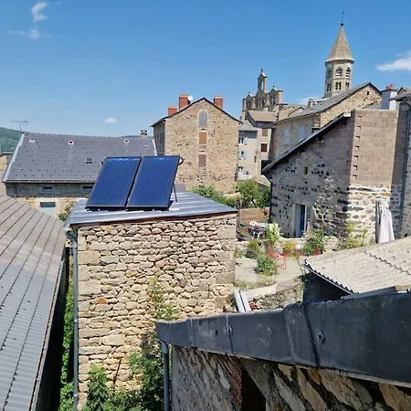 Semesterbostad Maison De Bourg *